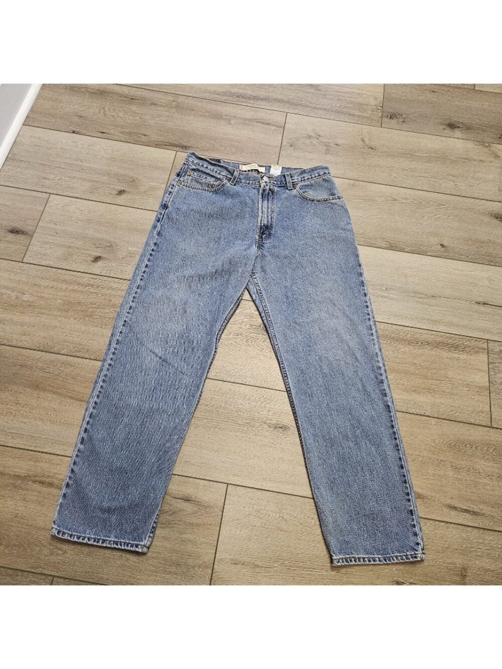 Levi's 550 Vintage Men's Relaxed Fit Jeans Size 35x32 Medium Wash Blue USA